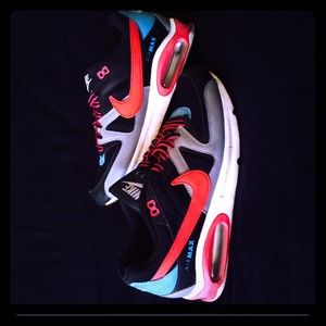 Nike air max tennis shoe