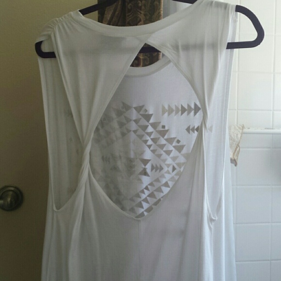 Aztec designed tank - Picture 3 of 3