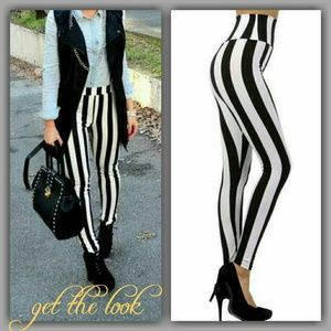 ✔SOLD - White and black striped leggings