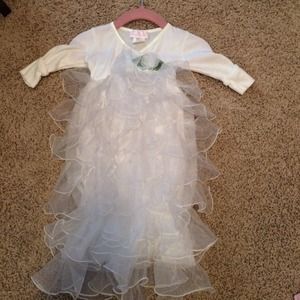 Bebmonde One size baby girl gown $20 never worn.