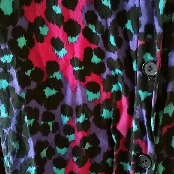 🚫 SOLD 🚫 Vintage Bold Leopard Print Pullover - Picture 2 of 4