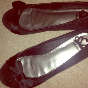 Black ballet flats