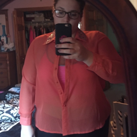 Light orange studded collar shirt - Picture 3 of 4