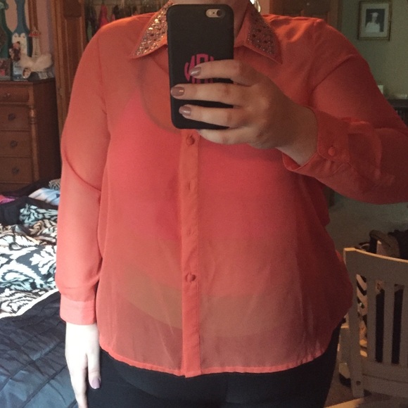 Light orange studded collar shirt - Picture 4 of 4