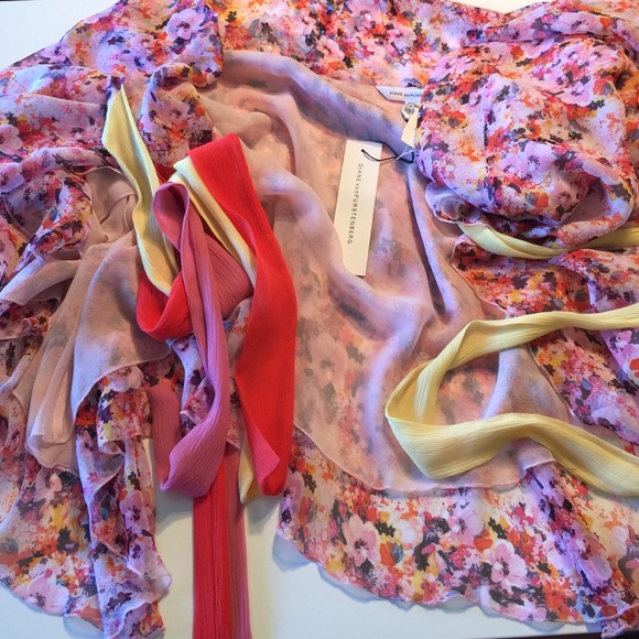 NEW Diane von Furstenberg Silk 2 Piece♦️️REDUCED - Picture 4 of 4