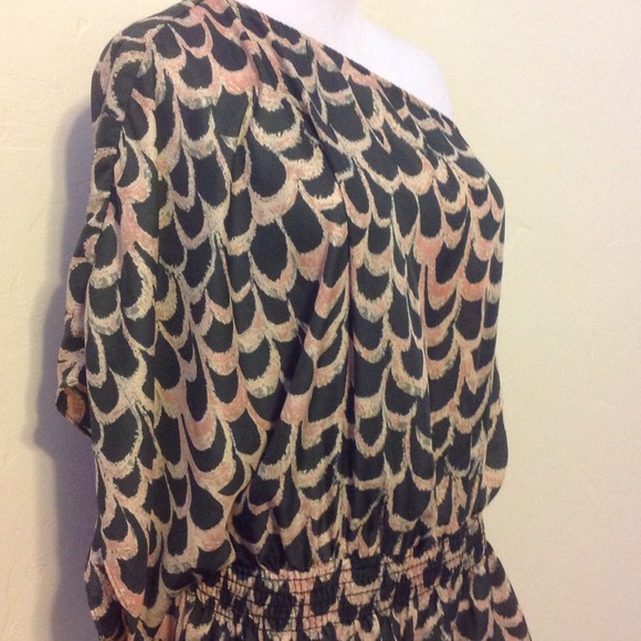 BUNDLED! Lightweight One sleeve Blouse - Picture 2 of 2