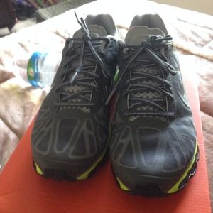 ❗REDUCED❗️nike air max gray with neon yellow