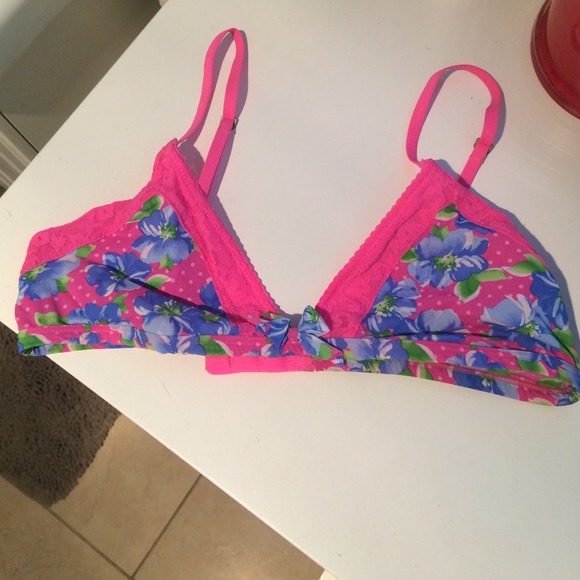 Gilly Hicks soft bra