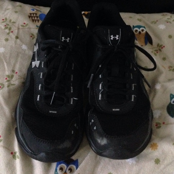 ❗️REDUCED❗️Black under under armour sneakers