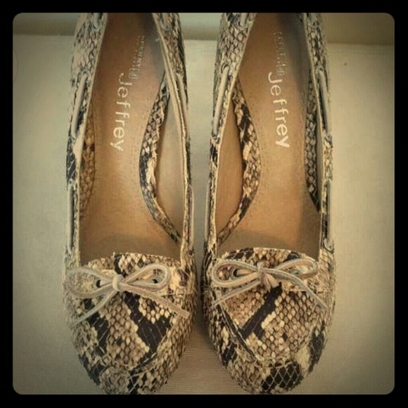 Authentic Sperry Jeffrey leather python pumps