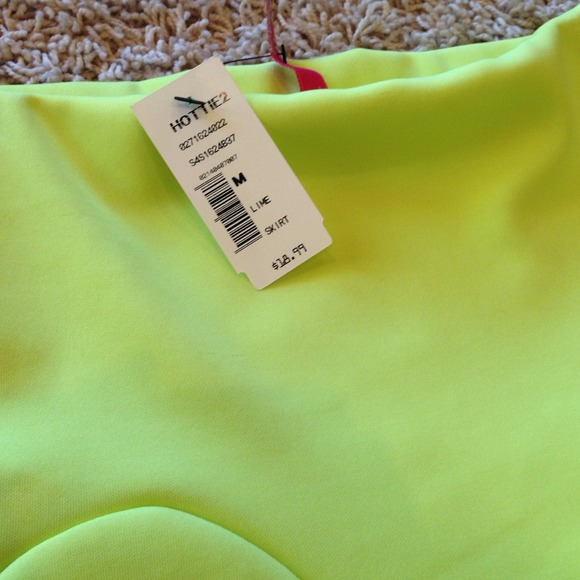 Lime green skirt- NWT - Picture 2 of 2