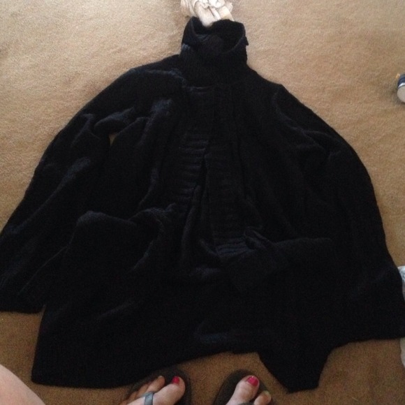 Sweater with collar