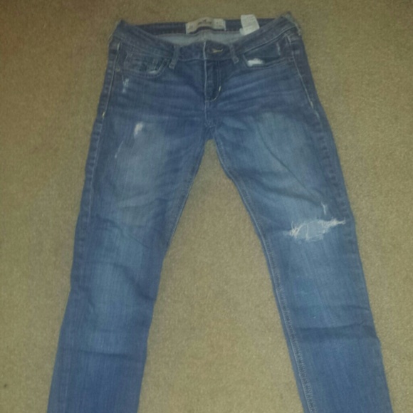 PRE RESERVED !Denim destres Hollister jeans