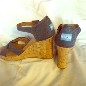 ✂️reduced✂️TOMS size 9.5