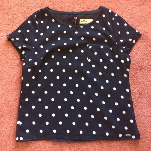 navy blue w/ white polka dots hollister top