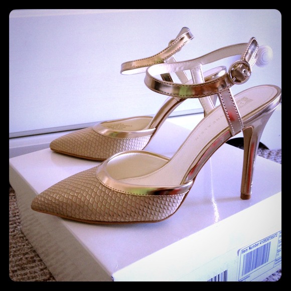 ALMOST NEW Ankle Strap Gold 3.5" Stiletto Pumps