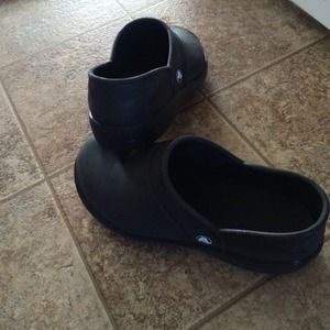 Crocs women size 8. Non slip shoes