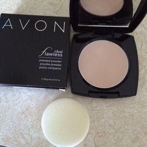 Avon ideal flawless pressed powder BRAND NEW