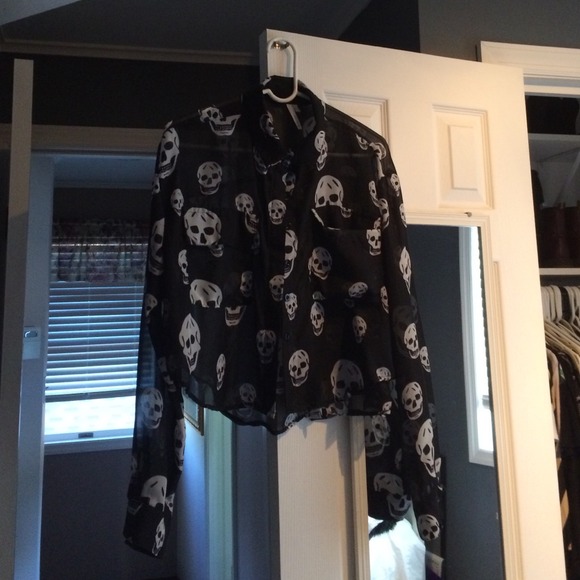 Cropped chiffon skull top