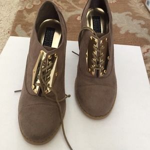 Deena and Ozzy light brown suede shoe boots