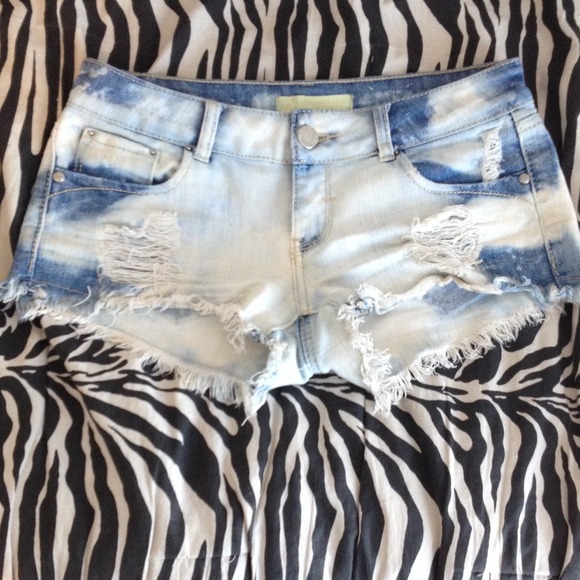 Almost Famous Pants - Distressed jean shorts