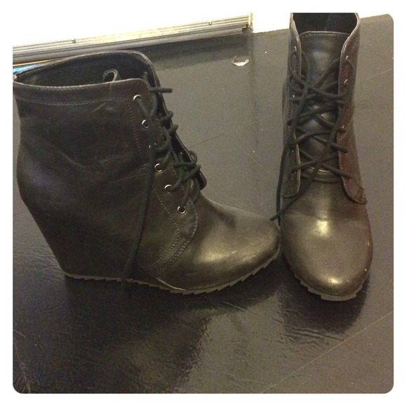 Denna & Oozzy Wedge Booties