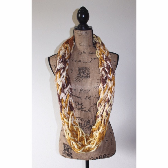 chunky knit infinity scarf - Picture 2 of 3