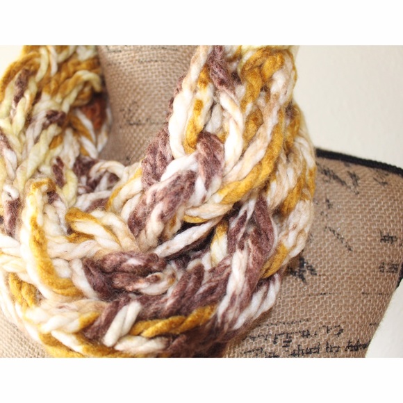 chunky knit infinity scarf - Picture 3 of 3