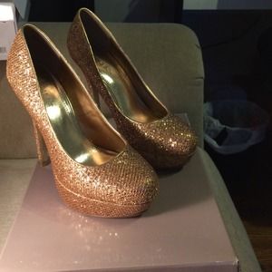 Bakers gold/rosy glitter pump