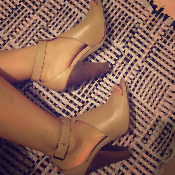 Steve Madden tan heels 🌴☀️summer is here 💃🏼👙