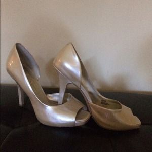 Jessica Simpson nude peep toe pumps