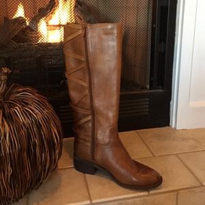 REDUCED!!JUST IN TIME FOR FALL!  BCBG brown boots!