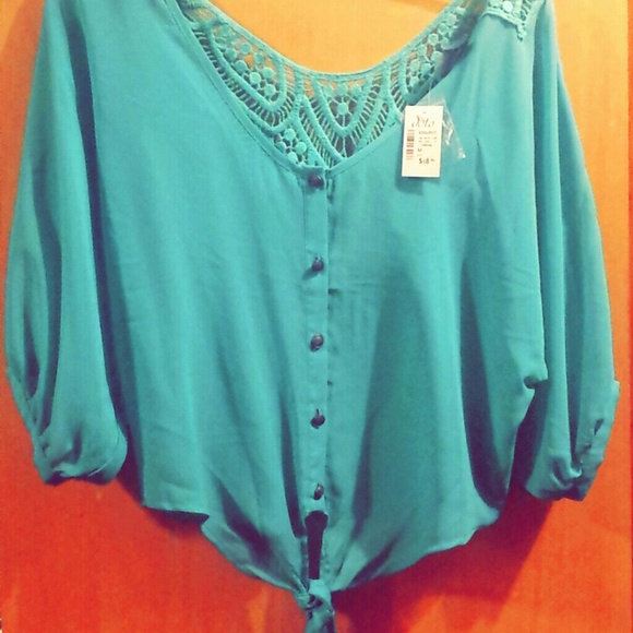 Blouse {more PICTURES in the description}