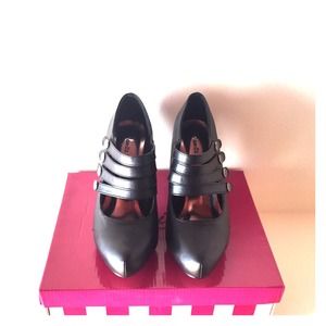 Damita K Alvy heel