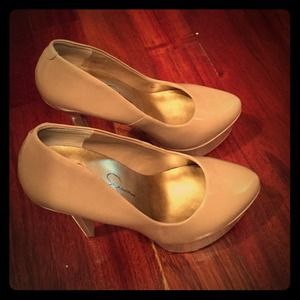 Jessica Simpson nude patent pumps