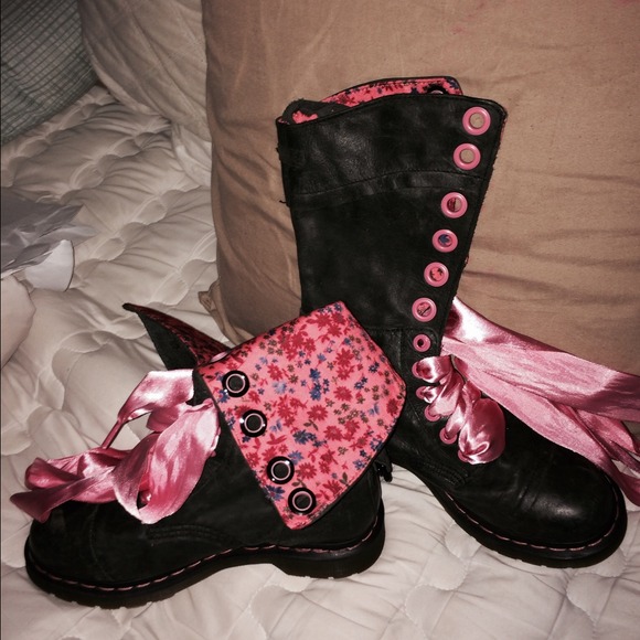 TRADEDBlack leather Dr Martens boots size 7.5