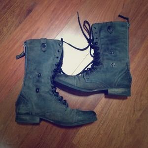 ❌ON HOLD❌Steve Madden combat boots w/ blue zipper