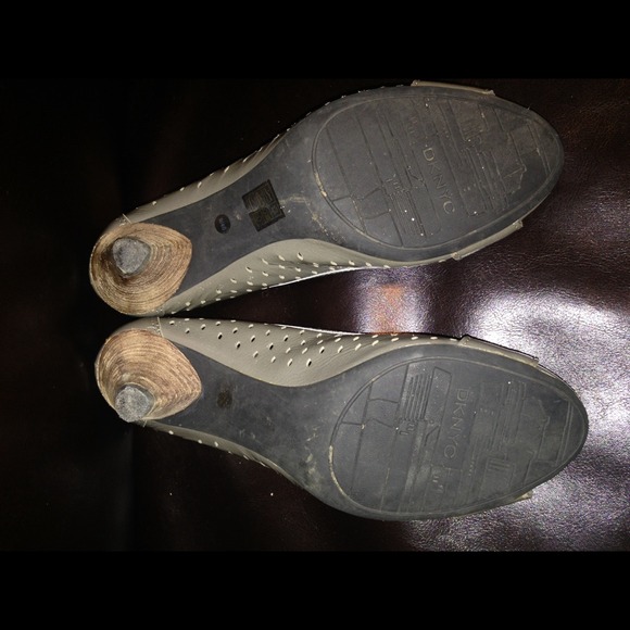 Gray Patent Leather Pumps w/Buckle - Picture 3 of 4