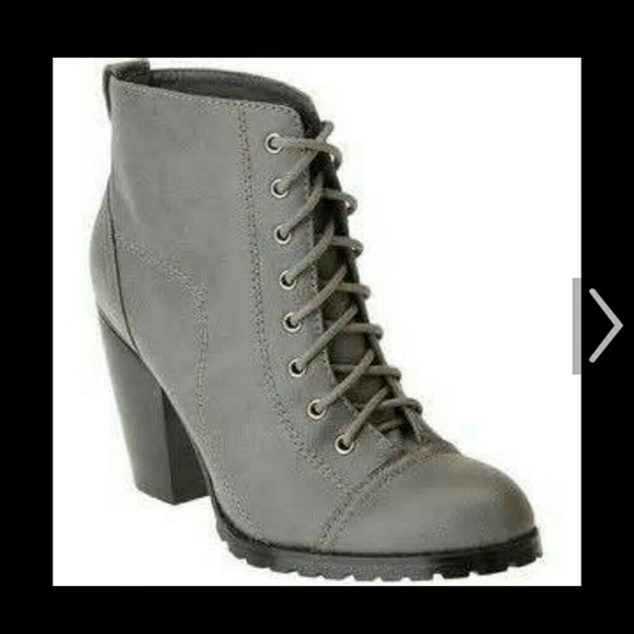 Deena & Ozzy Shoes - 💕Deena & Oozzy Gray Lace Up Ankle Boots 💕