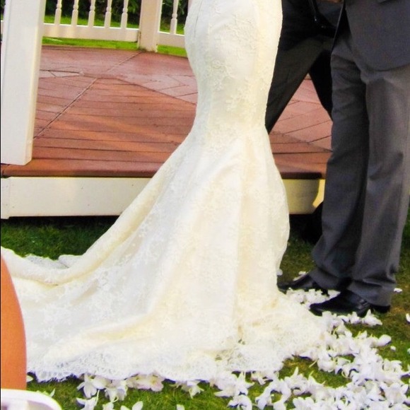 GORGEOUS Winnie Couture gown w Swarovski belt. - Picture 2 of 4