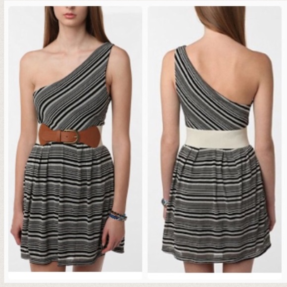 UO ONE SHOULDER STRIPPED BLACK AND GREY DRESS - Picture 4 of 4