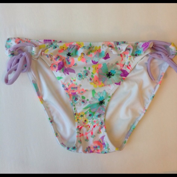 Sold! NWOT Victoria's Secrets Floral Bikini Bottom - Picture 2 of 4
