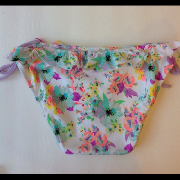 Sold! NWOT Victoria's Secrets Floral Bikini Bottom - Picture 3 of 4