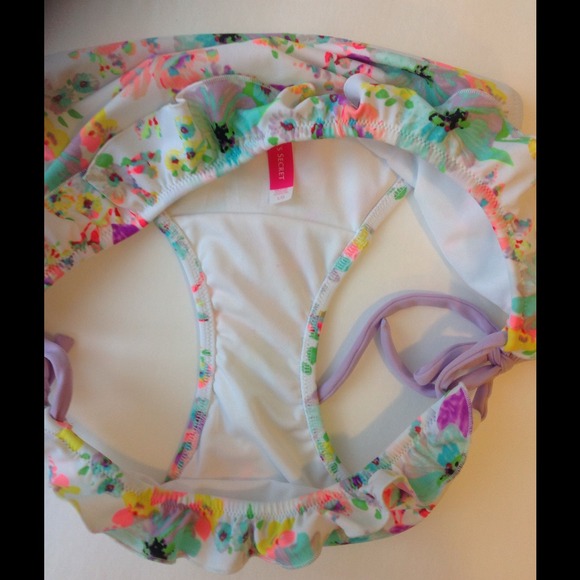Sold! NWOT Victoria's Secrets Floral Bikini Bottom - Picture 4 of 4
