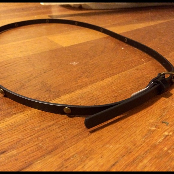 ⛔️SOLD⛔️Skinny high waist belt - Picture 2 of 2