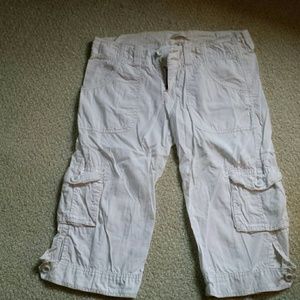 White Abercrombie & Fitch capris.