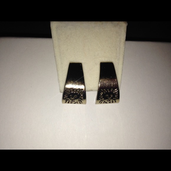 **SOLD** Anne Klein Gold-tone clip-on Earrings