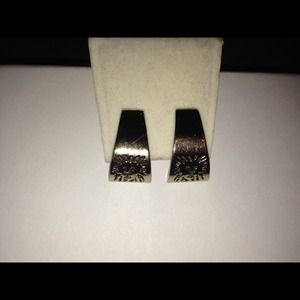 **SOLD** Anne Klein Gold-tone clip-on Earrings