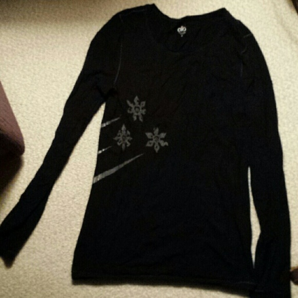 Long sleeve Alo t shirt.