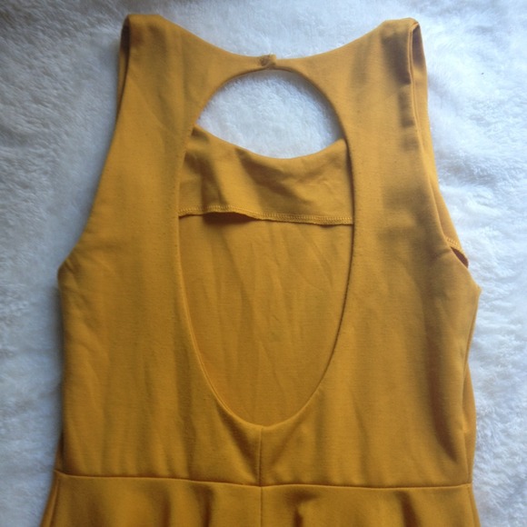 Yellow circle dress - Picture 3 of 3